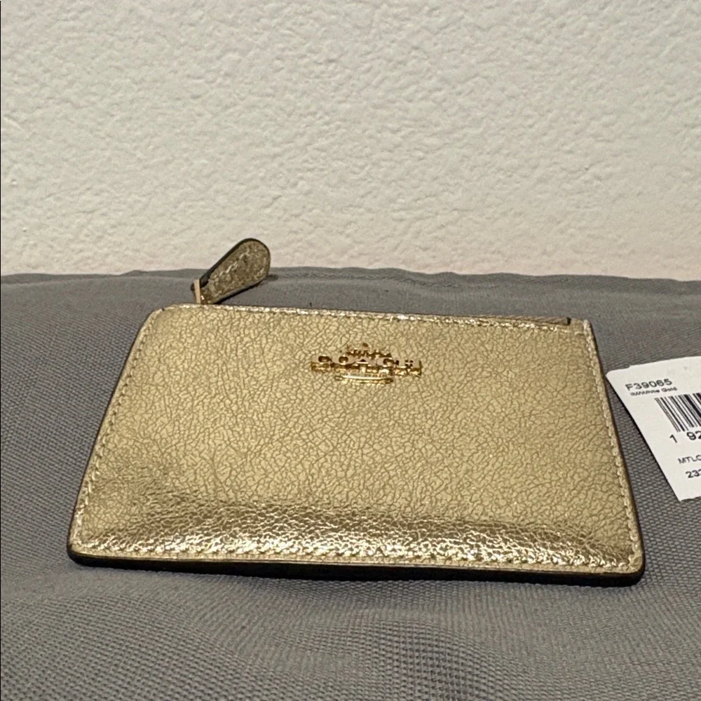 SOLD COACH Gold ID Multi Card Case With Keychain - Picture 7 of 7